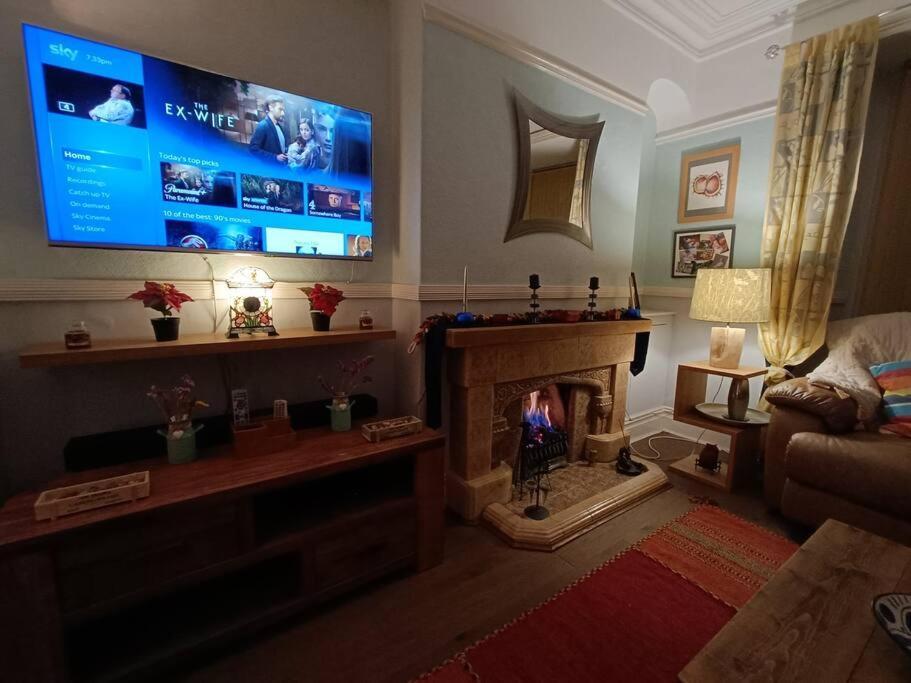 Big Fireplace Aga Hot Tub Wet Room Barn Garage Llanelli Exterior foto