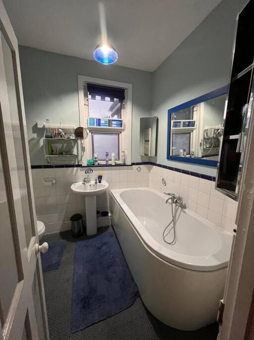 Big Fireplace Aga Hot Tub Wet Room Barn Garage Llanelli Exterior foto